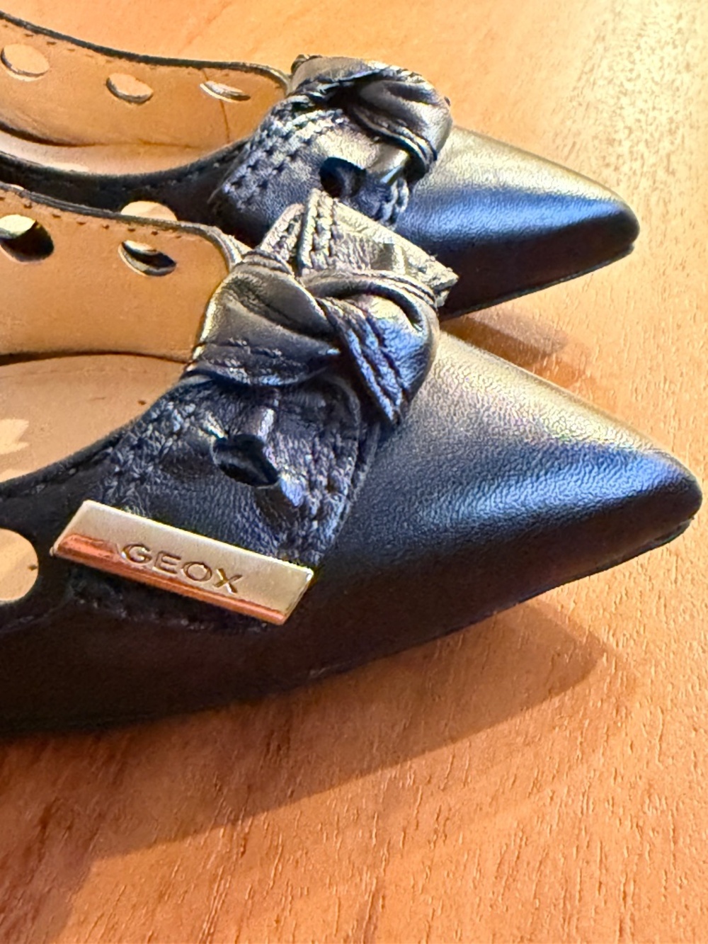 ✅ Geox Black Leather Grommet Bow Pumps (Size 7) - Respira series